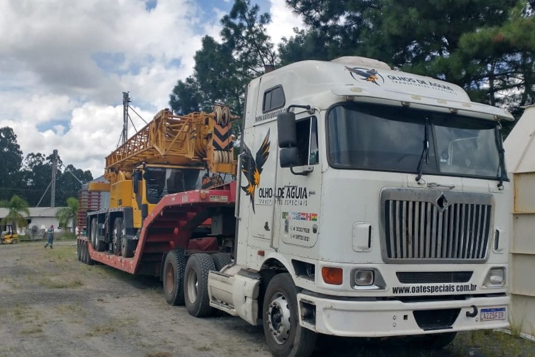 Como é transportado um guindaste? Confira!